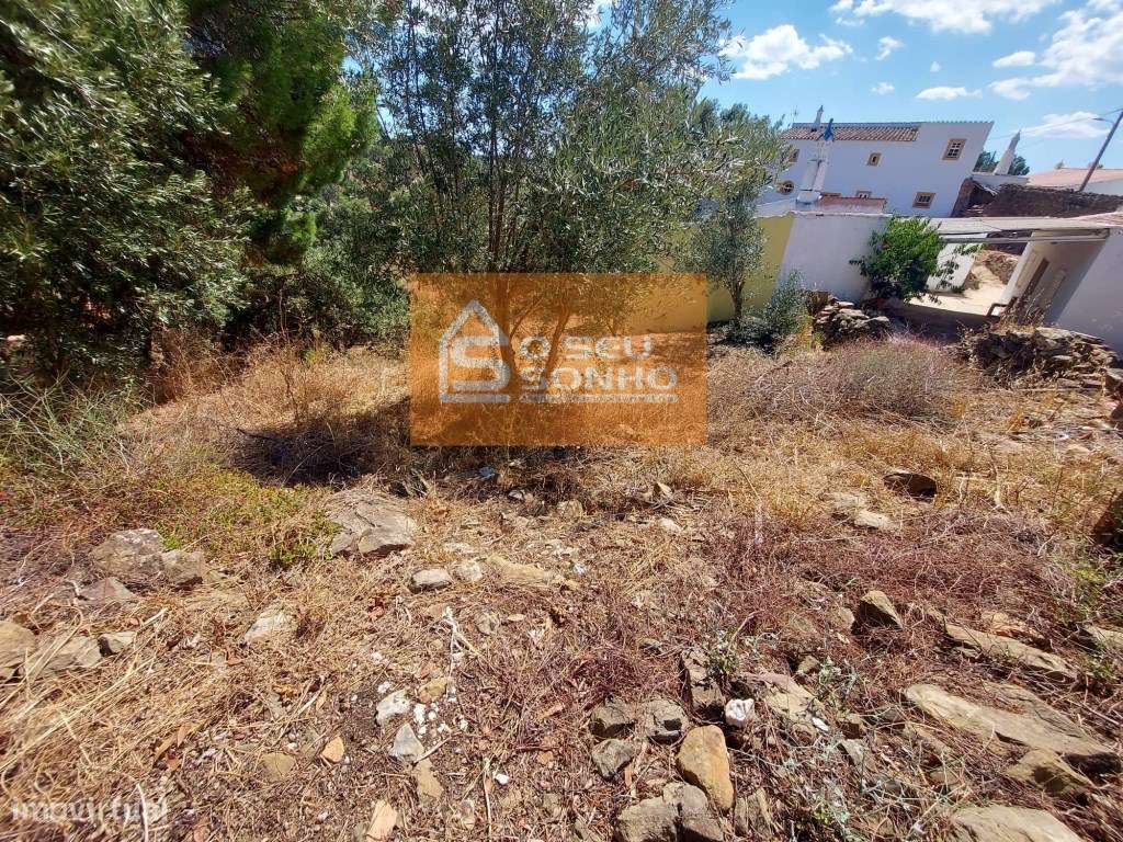 Moradia T2 com Projeto Aprovado com Piscina na Serra-16