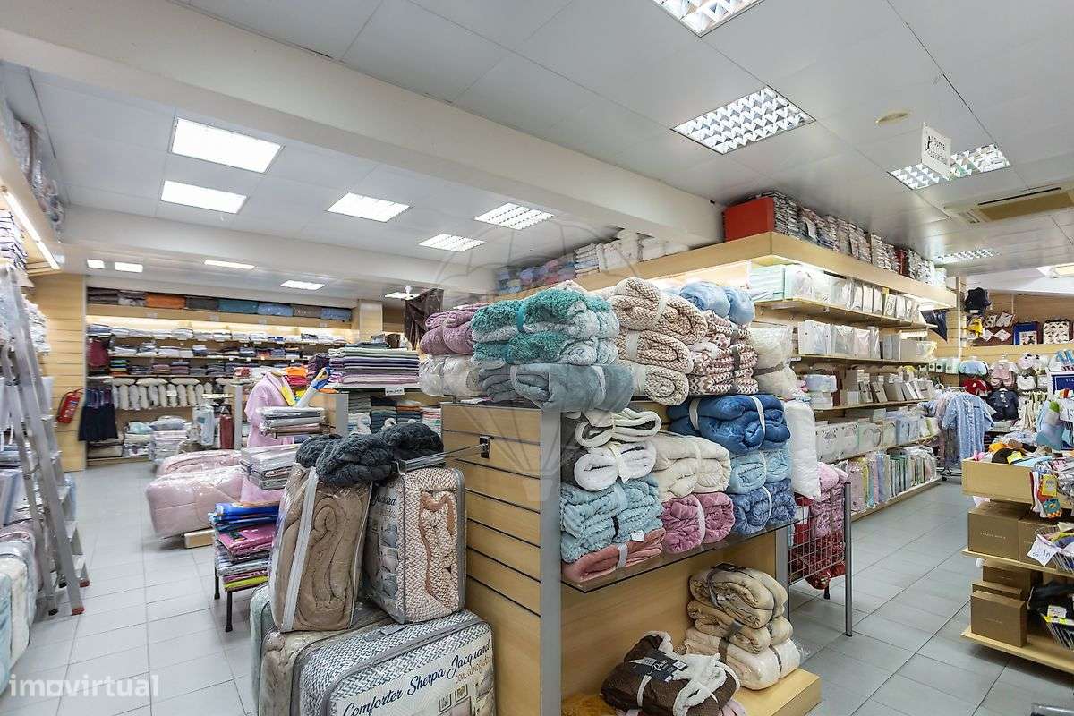 Loja à venda em Almada-9
