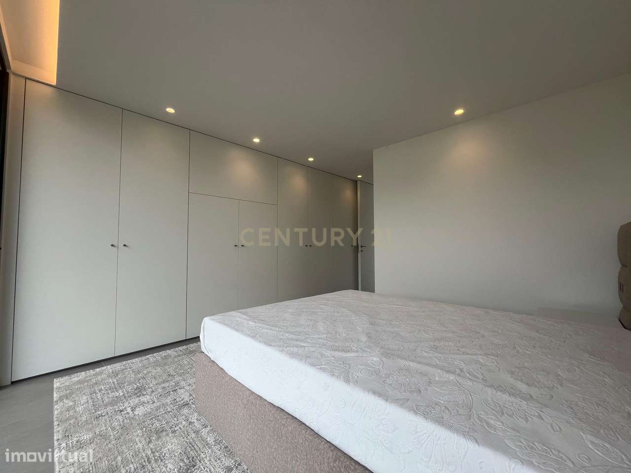 Moradia Contemporânea de Luxo em Azurara | Elegância, Privacidade e Di-54