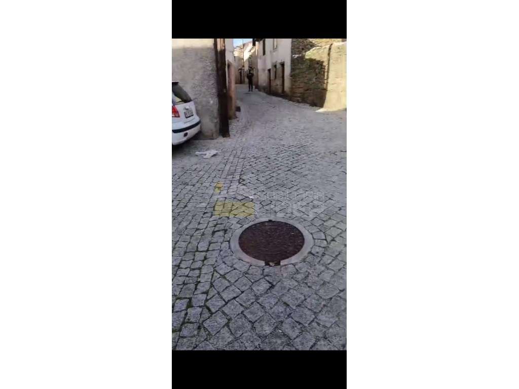 Prédio por recupera T4 - Grande imagem: 2/12