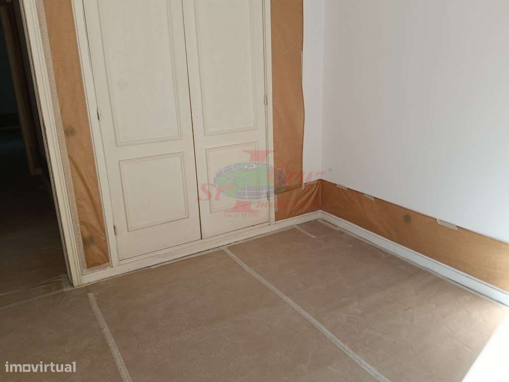 T4 com garagem Junto Piscinas Celas-15