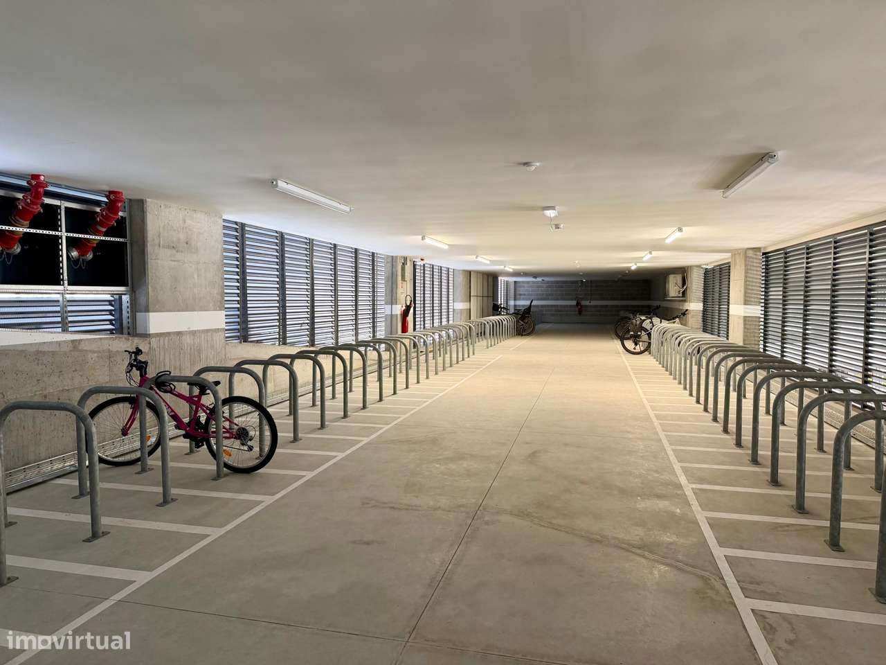 Apartamento T4 condomínio c/ piscina – Av. Novas-11