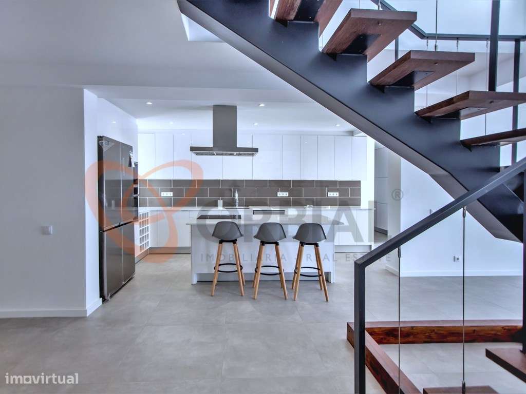 Moradia para venda em Albufeira com 6 quartos e piscina-11