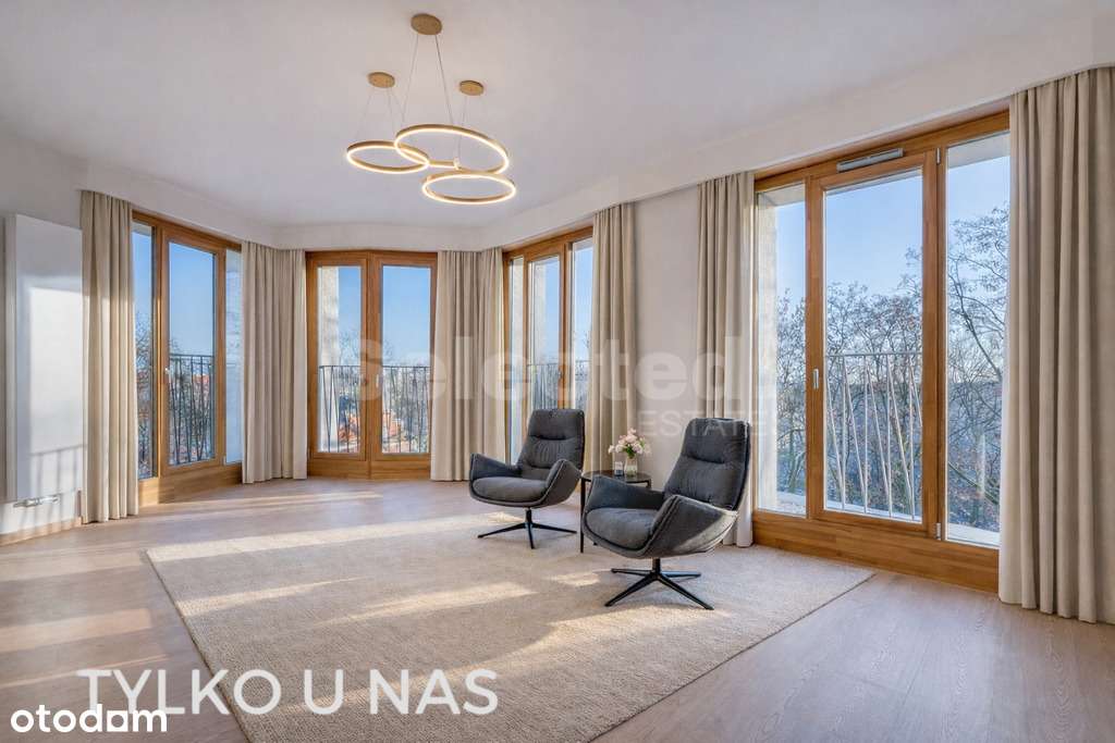 Przestronny apartament na ostatnim piętrze