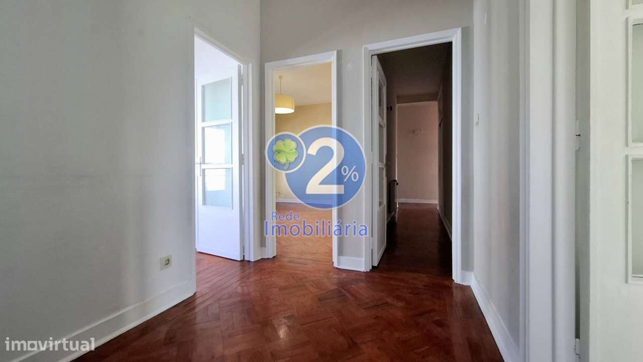 Apartamento T5 Duplex com Logradouro - Pousos-18