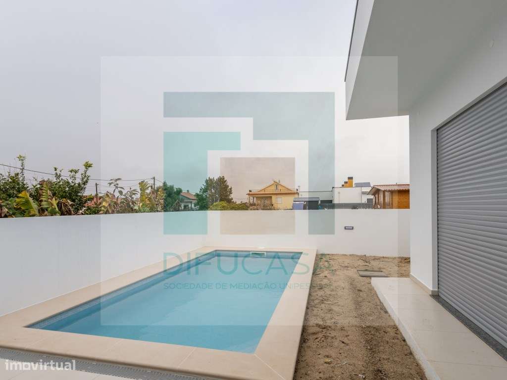 Moradia isolada com psicina localizada Pinhal General (Fernão Ferro) - Grande imagem: 2/37