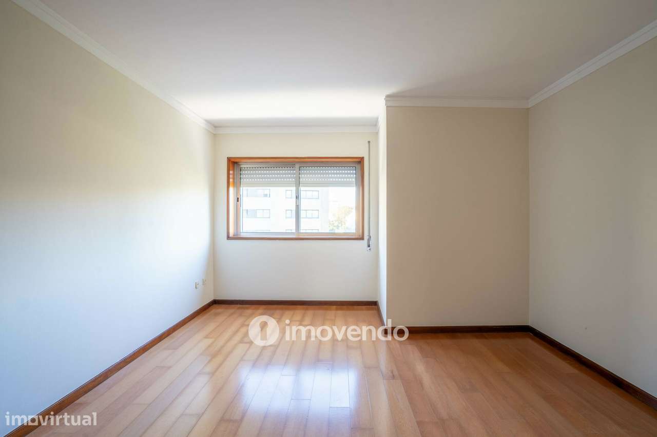 Apartamento T2, com estacionamento e arrecadação, no Porto-14