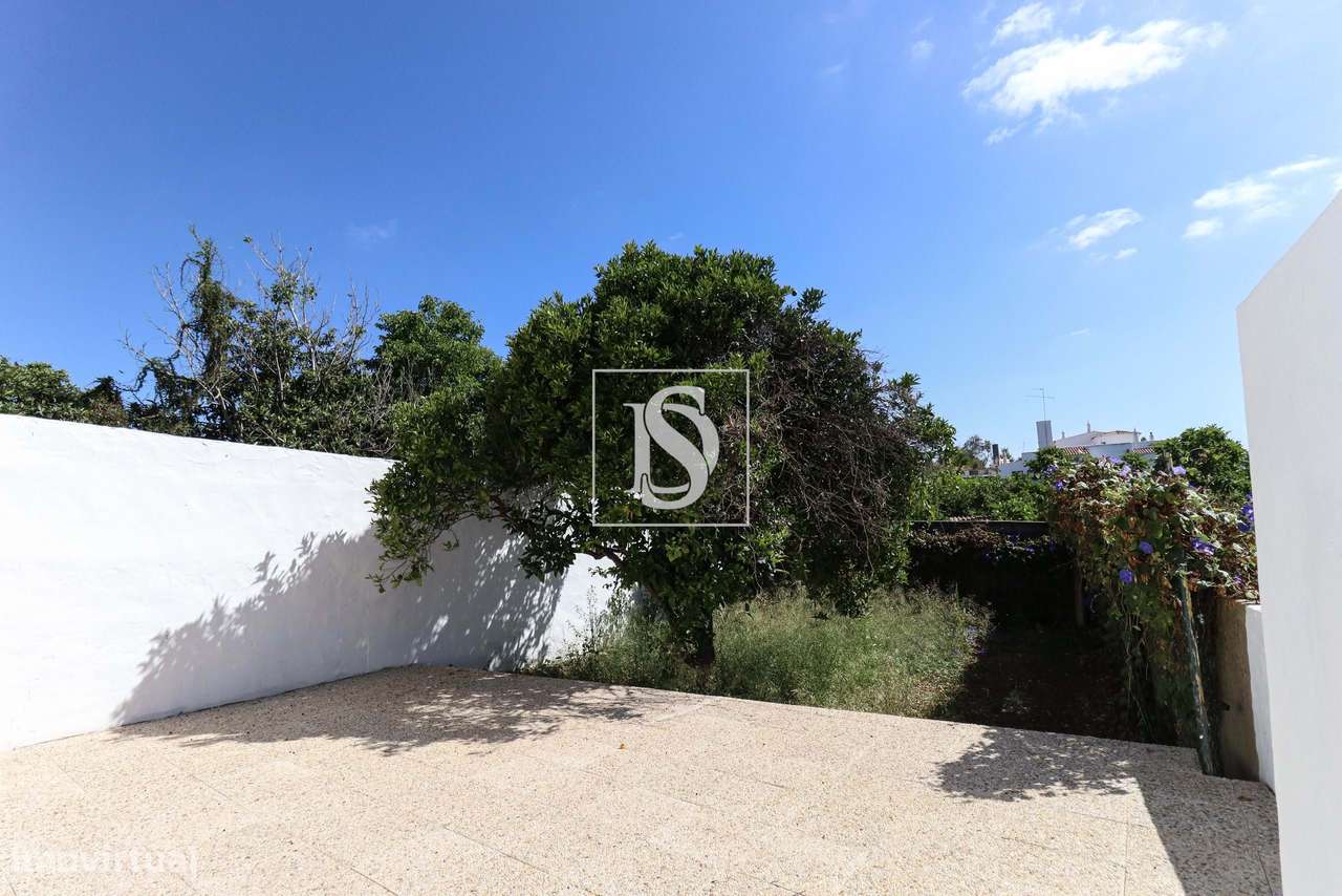 Moradia renovada  com quintal de 140m2 no centro de Lagoa-6