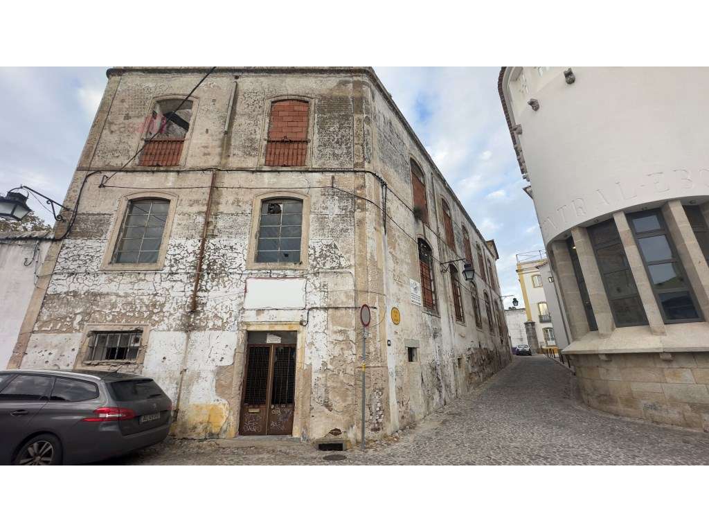 Vende-se um conjunto único de quatro imóveis, estrategicamente loca... - Grande imagem: 4/60