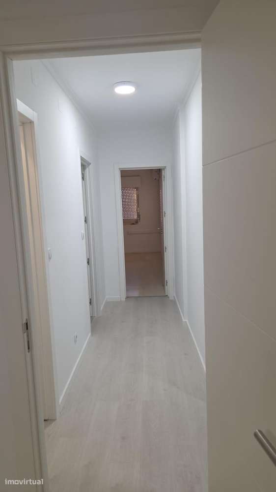 T2 renovado com ar condicionado e elevador - Grande imagem: 5/11