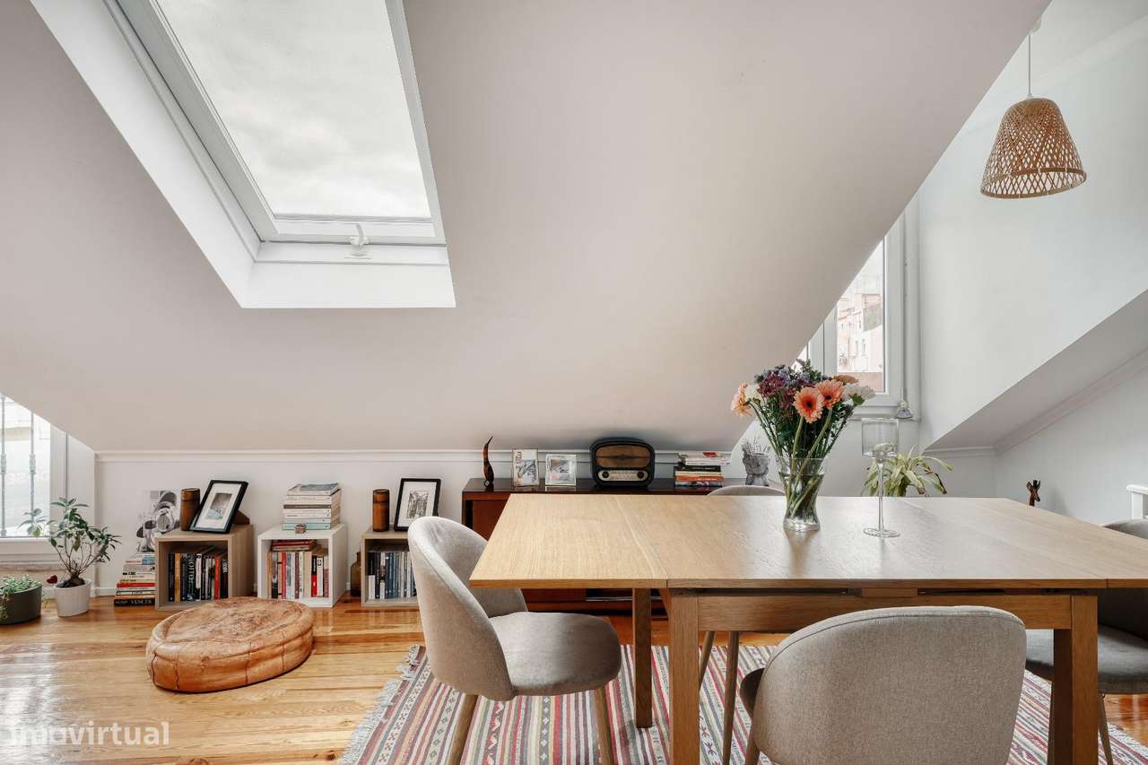 Apartamento T2 Renovado no Último Andar em Alcântara-6