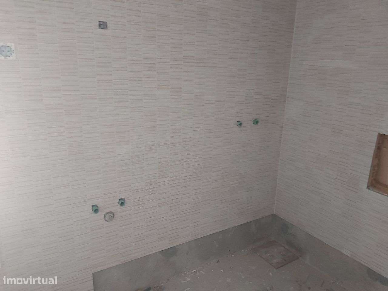 Excelente Moradia Isolada Duplex com 5 Assoalhadas-17