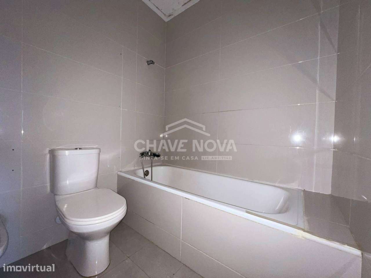 Apartamento T2 c/ Lugar de Garagem em Canelas (Edifício Prestige)-15