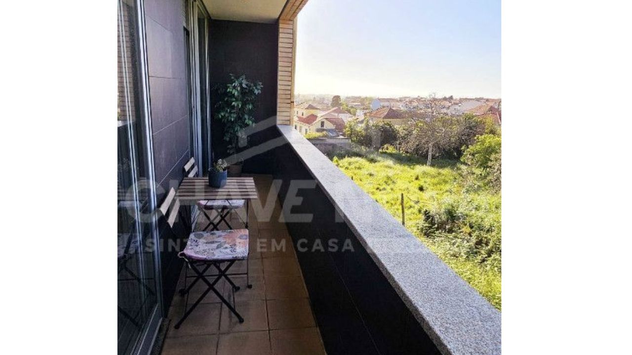 Apartamento T2 com varanda | garagem | proximo centro Vila Nova Gaia