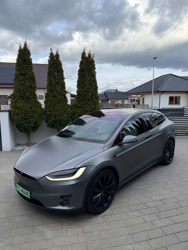 Tesla Model X 2020