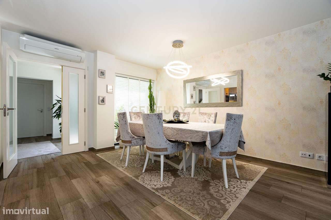 ** Moderna Moradia T4 c/ piscina e rooftop no condomínio privado "Vill-17