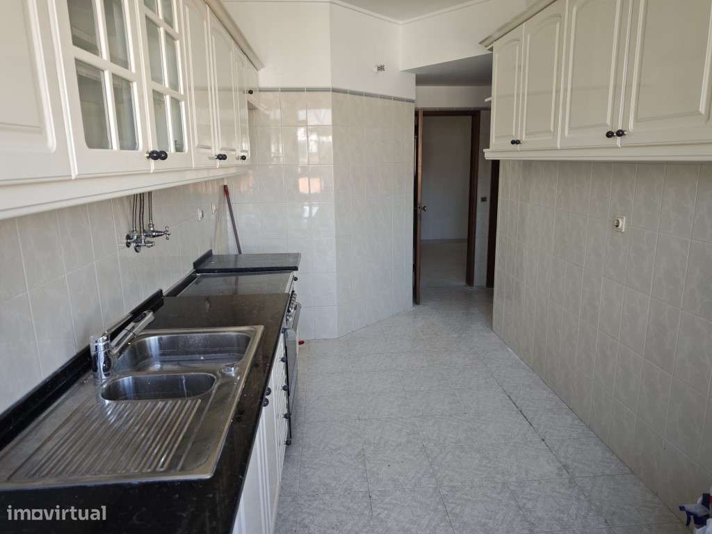 Apartamento no centro da Cova da piedade em predio de prestígio-13