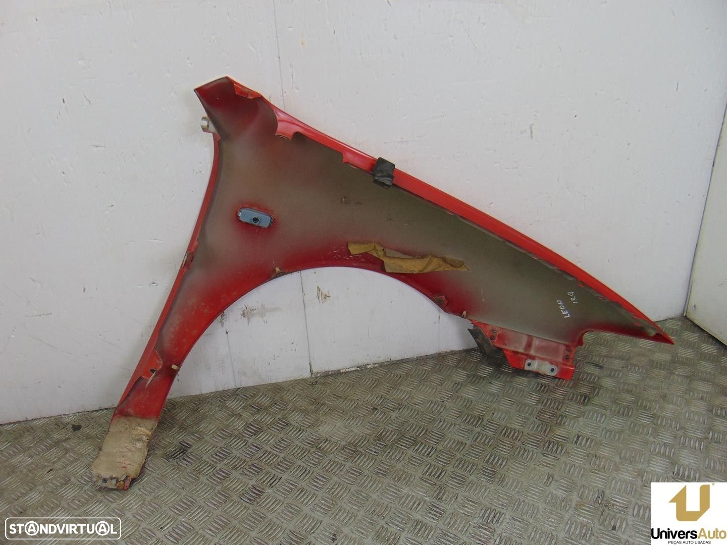 GUARDA-LAMAS FRONTAL ESQUERDO SEAT LEON 2003 -ROJA - 4