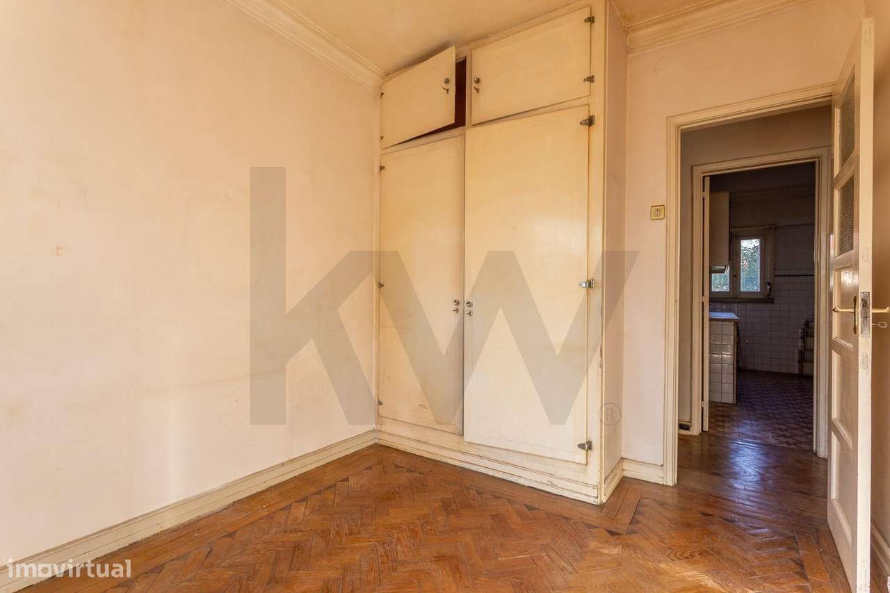 Moradia isolada para (sonhar e) remodelar | 300m2 área | Jardim à volt-15