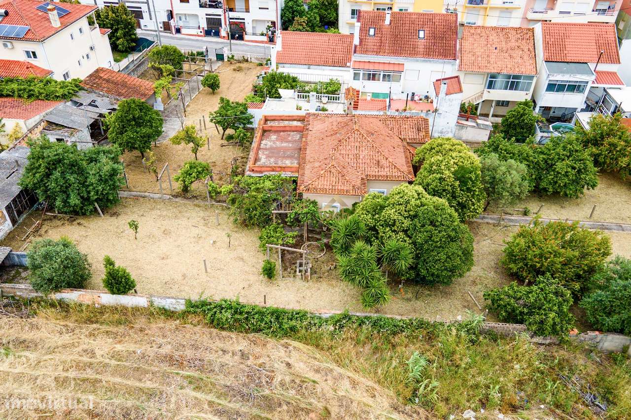 Moradia T3 com Terreno de 2.270m² no Centro do Entroncamento-26