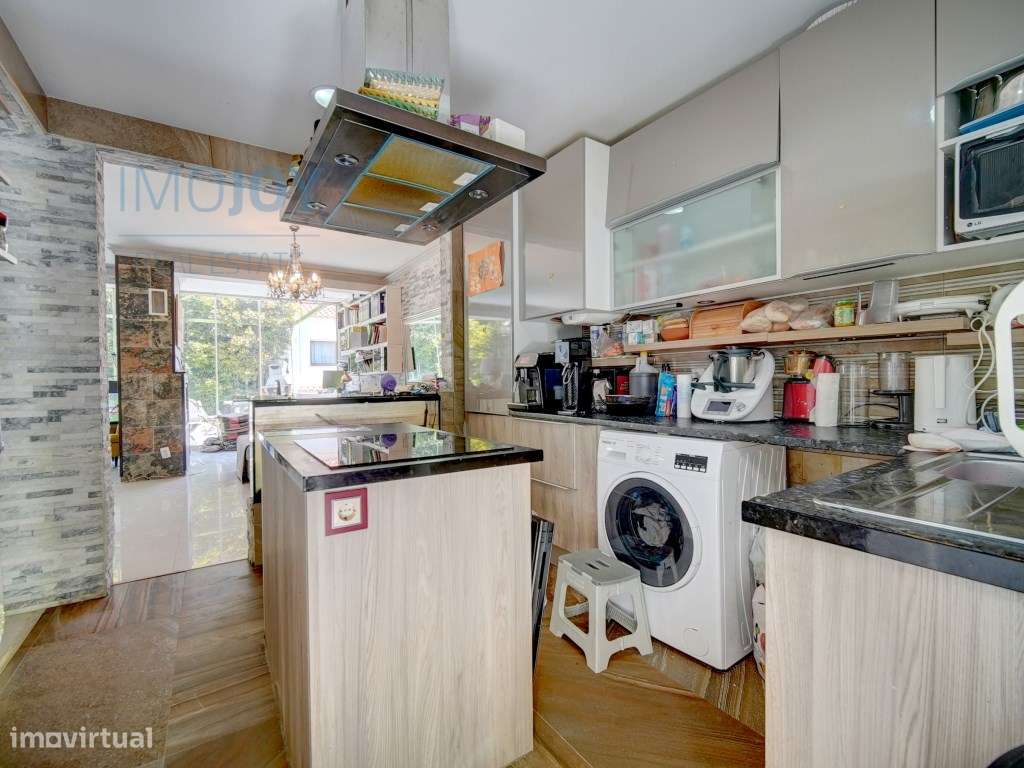 Charmosa Moradia T3 com Vista Mar no Alto do Lagoal-6