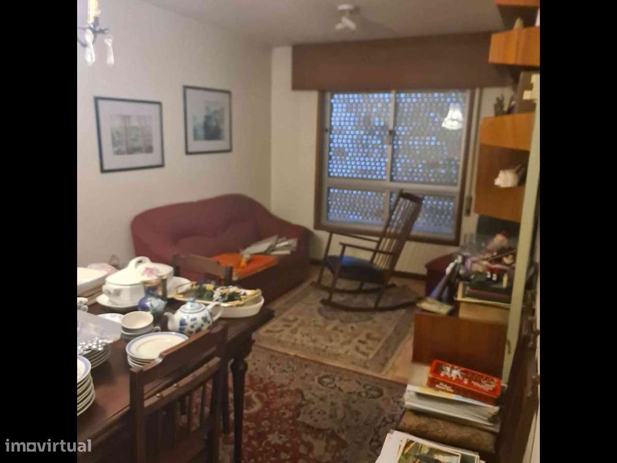 Vendo apartamento T2 próximo do cruzamento do Monte dos Burgos. - Grande imagem: 4/20