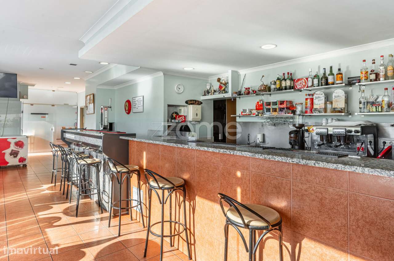 Prédio com Habitação T3, Café e Restaurante - Grande imagem: 4/39