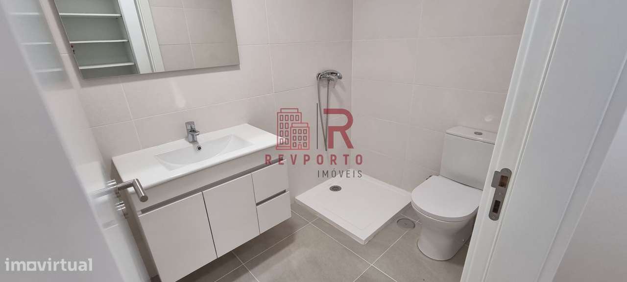 Apartamento T2, Novo, com suite e garagem dupla-14