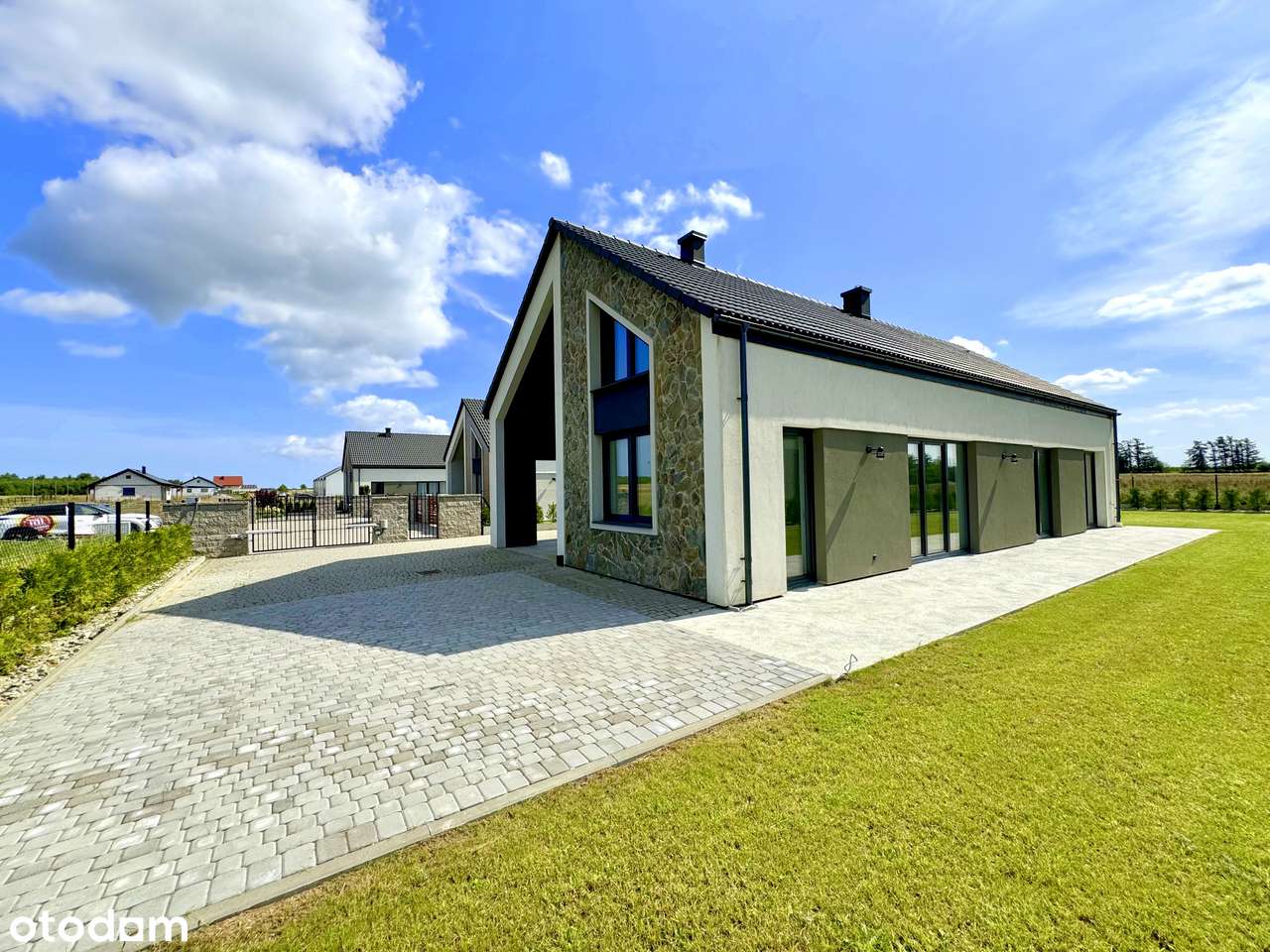 NIEPOWTARZALNY/ częściowo wykończony/ DUŻA działka/ ogrodzony/OD ZARAZ-4