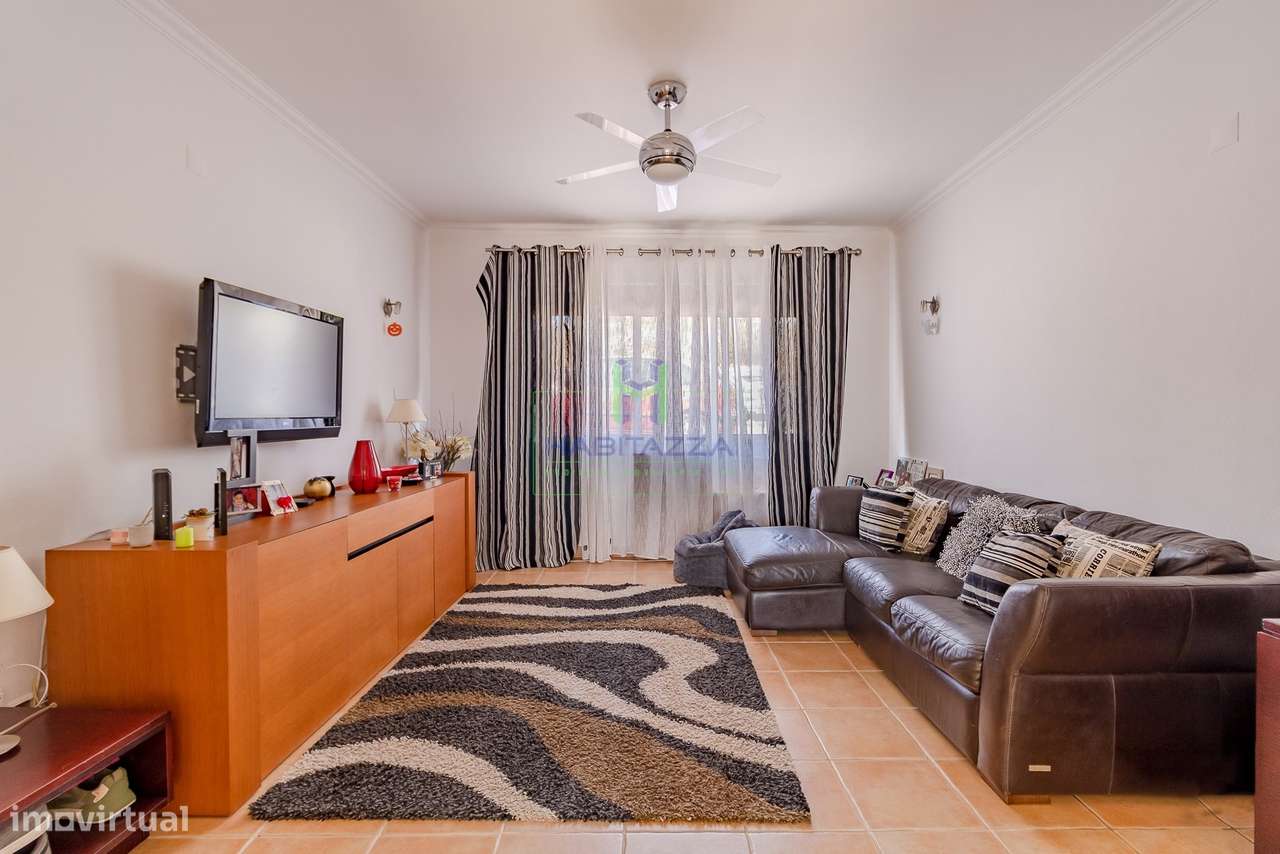 Apartamento T2 + Anexo com 1 quarto, 1 Escritório e 1 Casa de Banho, c-8