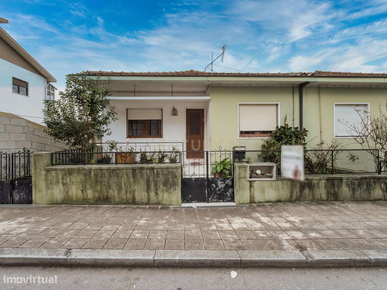 Moradia T3 em Ermesinde com Grande Quintal e Excelente Potencial de In-49