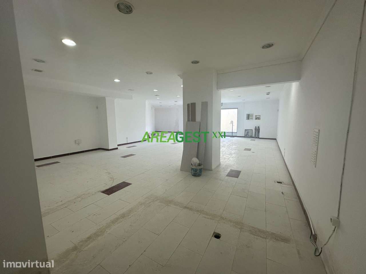 Loja ampla para venda na Costa da Caparica, Almada - Grande imagem: 3/25