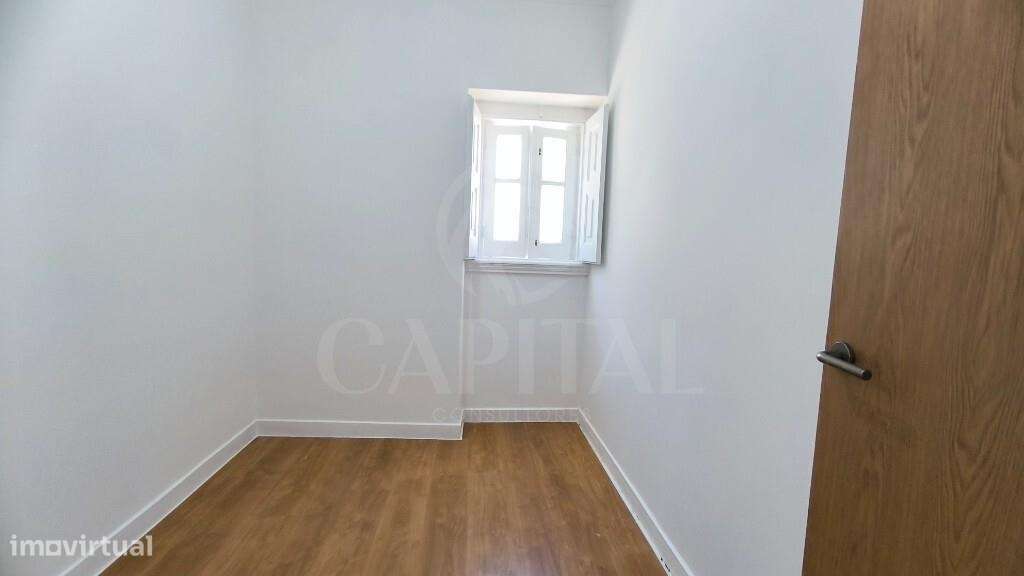 Apartamento T4 nas Mercês-19