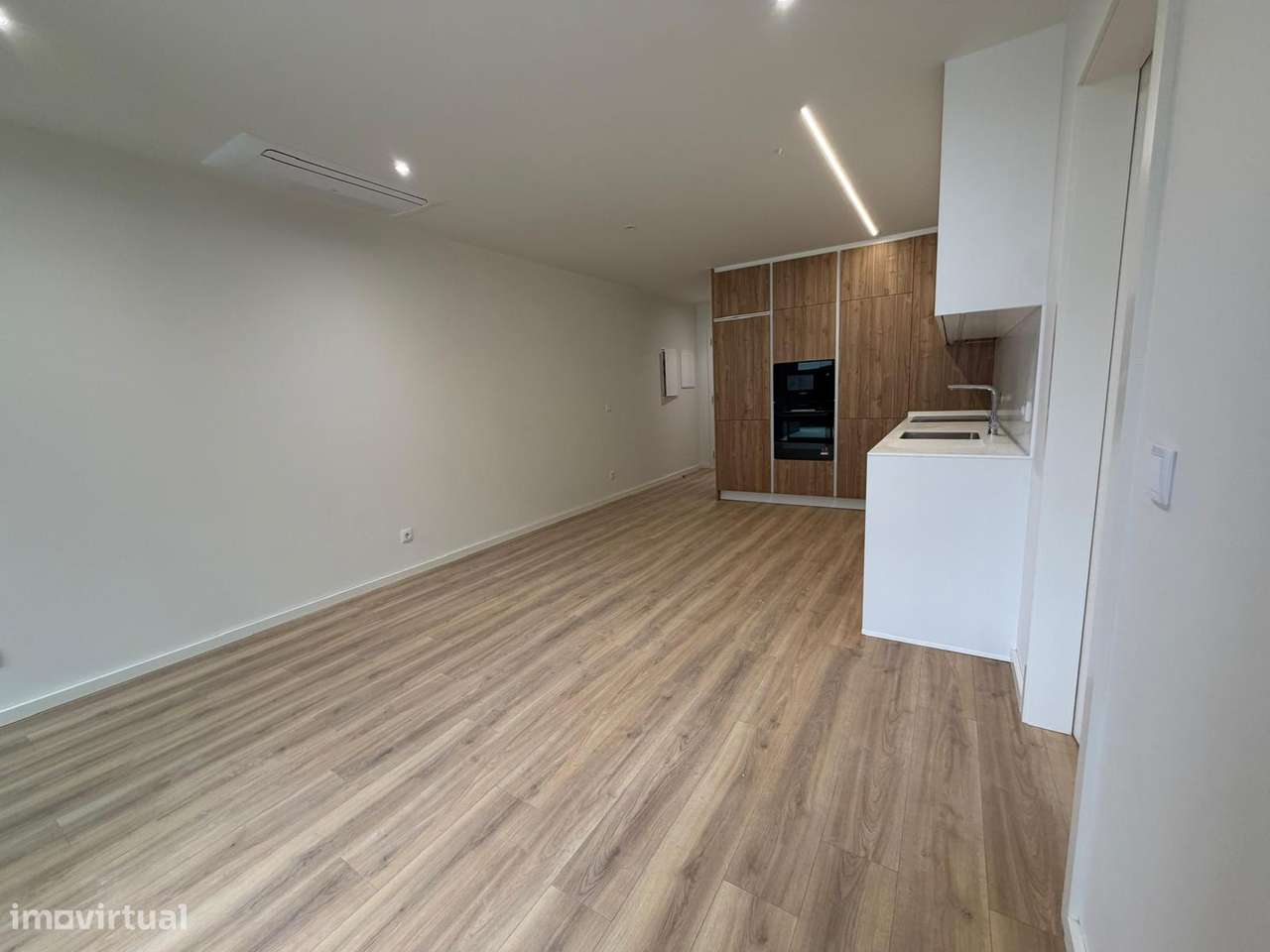 Apartamento T1 Novo c/ Lugar de Garagem em Santa Marinha (VL8)-10