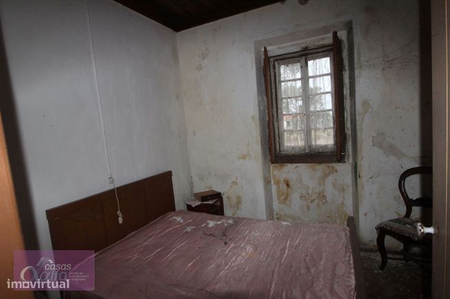 Moradia para reconstruir com terreno em Coimbrão-11