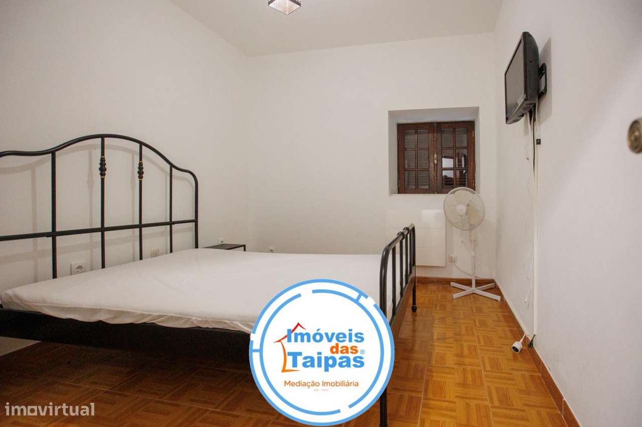 Vende-se Moradia Individual e rés-do-chão - T2-25