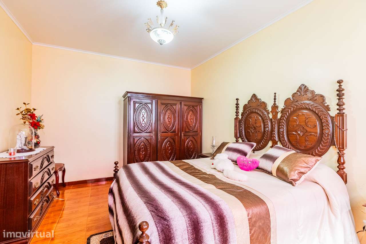 Moradia Geminada T4 - Ribeirinha - Grande imagem: 4/29