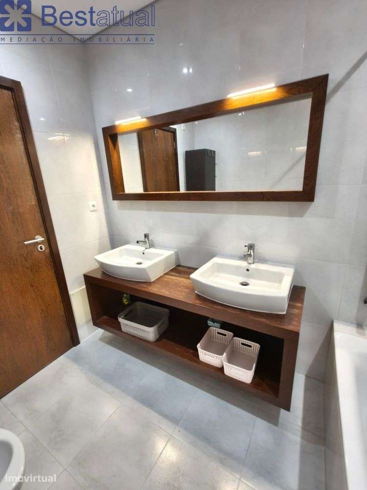 T4 com 186 m2 + Terraço com 186 m2 - Junto ao Centro-52