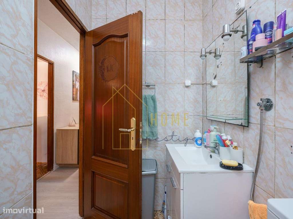 T2 em Setúbal - Sala Open Space e Prédio com Elevador-12