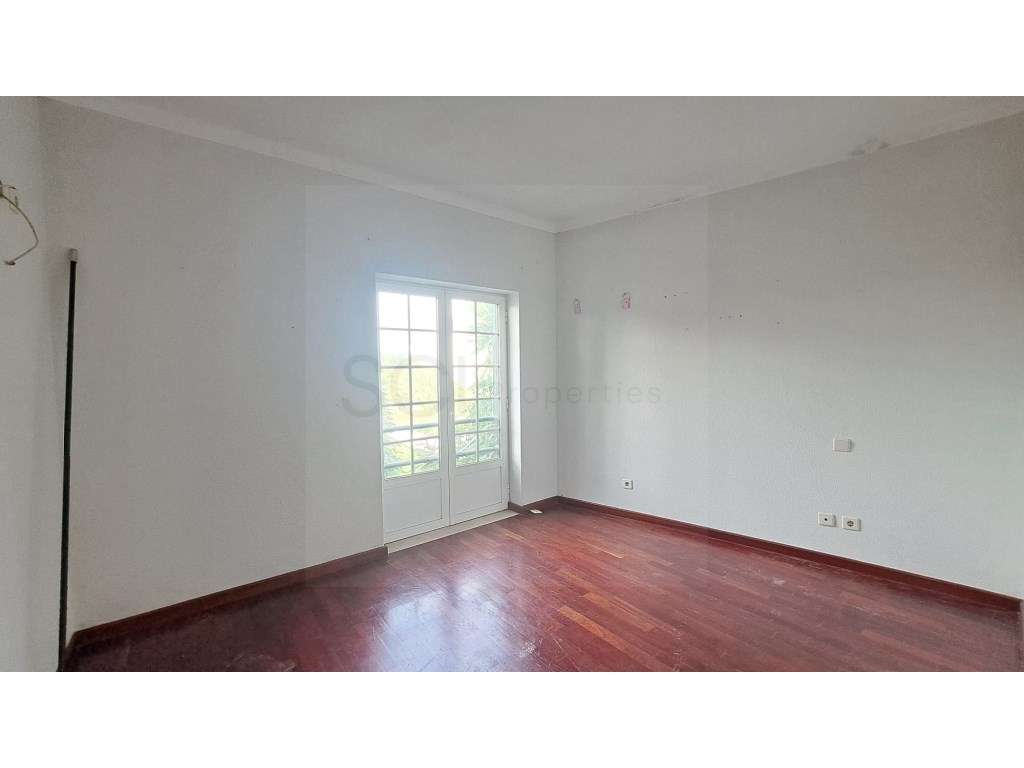 Moradia T3 +1 independente com garagem e piscina em Sesimbra-22