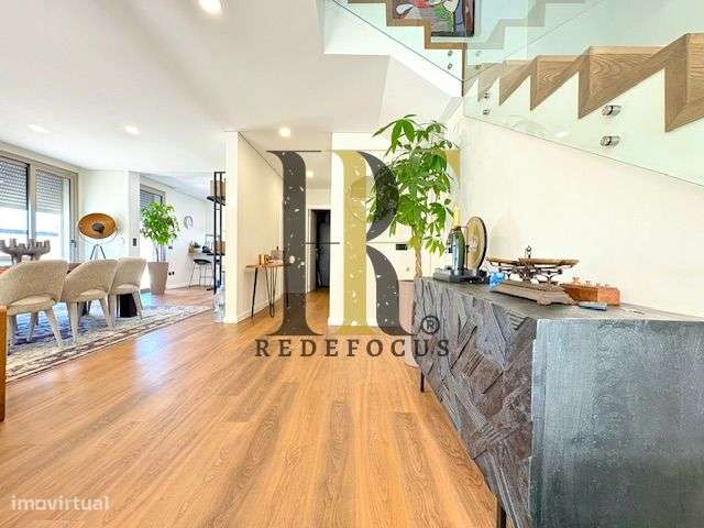 Moradia T4 de Luxo com Piscina e Jardim em Esmoriz-21