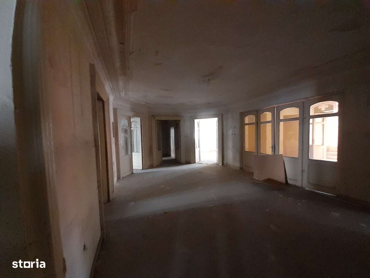 Casa in stil brancovenesc si teren 1750 mp in zona Piata Romana - Imagine principală: 4/18