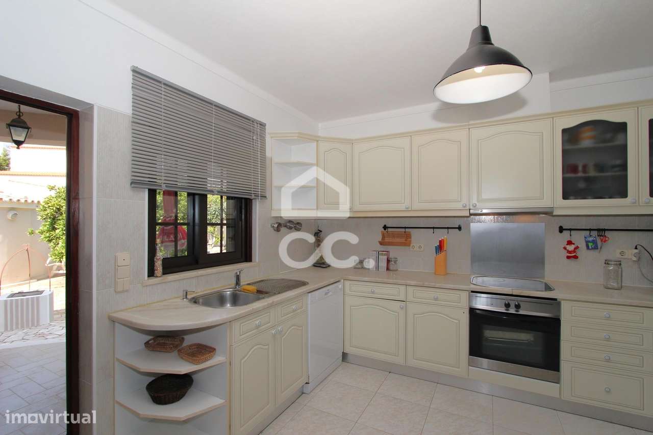 Moradia T4 em Alporchinhos - Porches com Piscina e Vista Mar a 2 minut-15