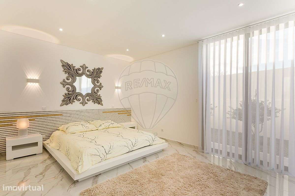 Moradia T4 para venda-8