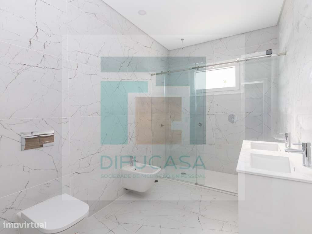 Moradia Isolada T4 Duplex com Piscina e Garagem-24