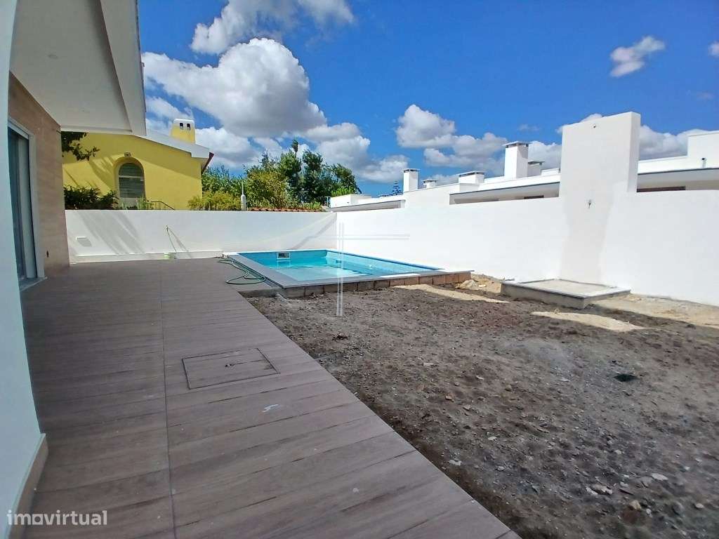 Moradia isolada T4, arquitetura contemporânea com garagem e piscina...-29