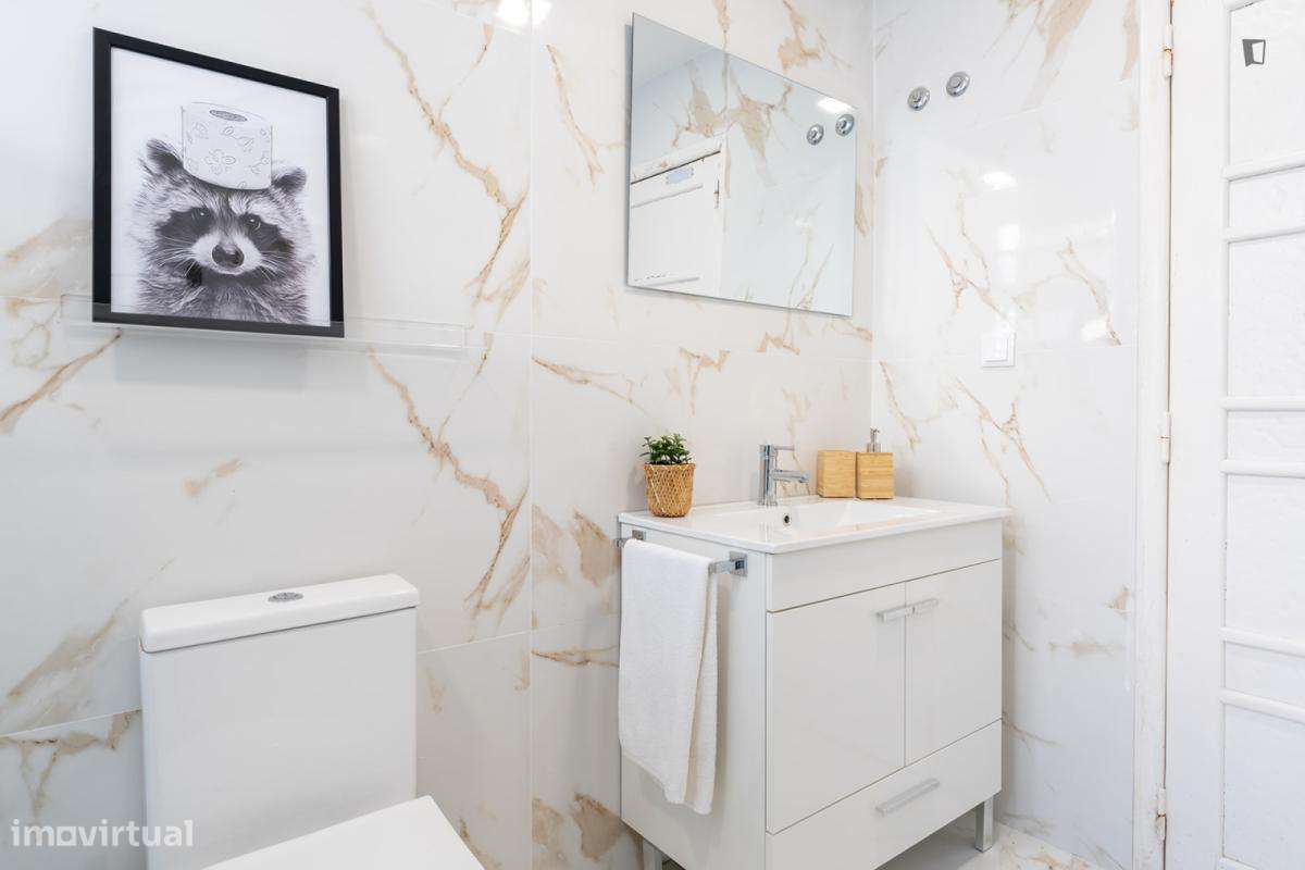 Quarto - localizado em Marquês de Pombal Lisbon - Grande imagem: 2/33