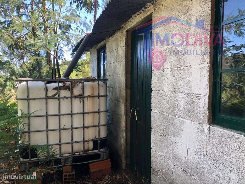 Arrecadação e terreno em Castanheira de Pera-5