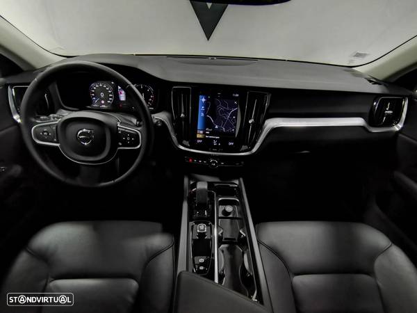 Volvo V60 2.0 B4 Plus Dark Auto - 4