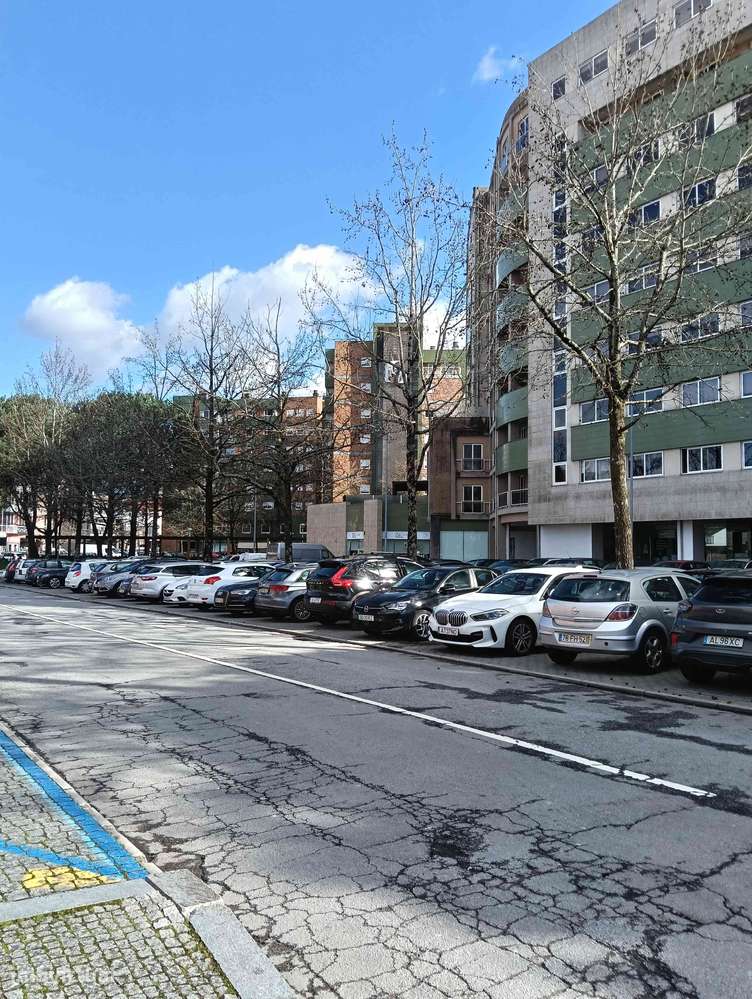 Espaço comercial de 126,35m² com estacionamento e ar condicionado - Grande imagem: 2/4